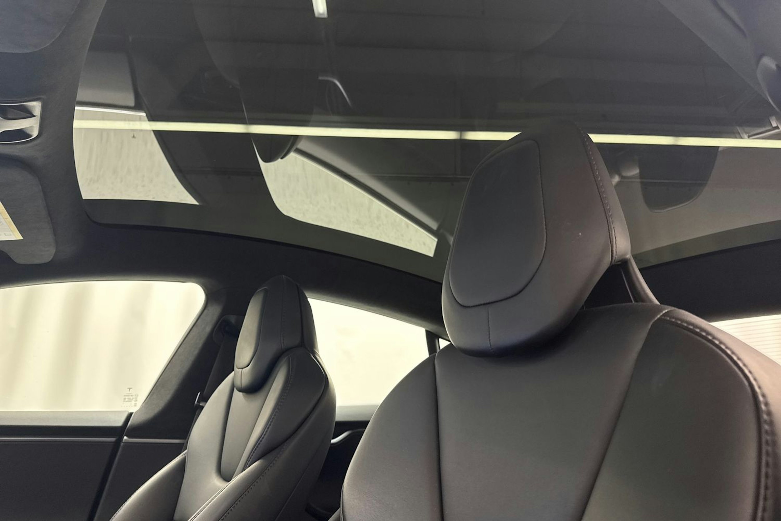 harmaa Tesla Model S 2019 kuva 13.