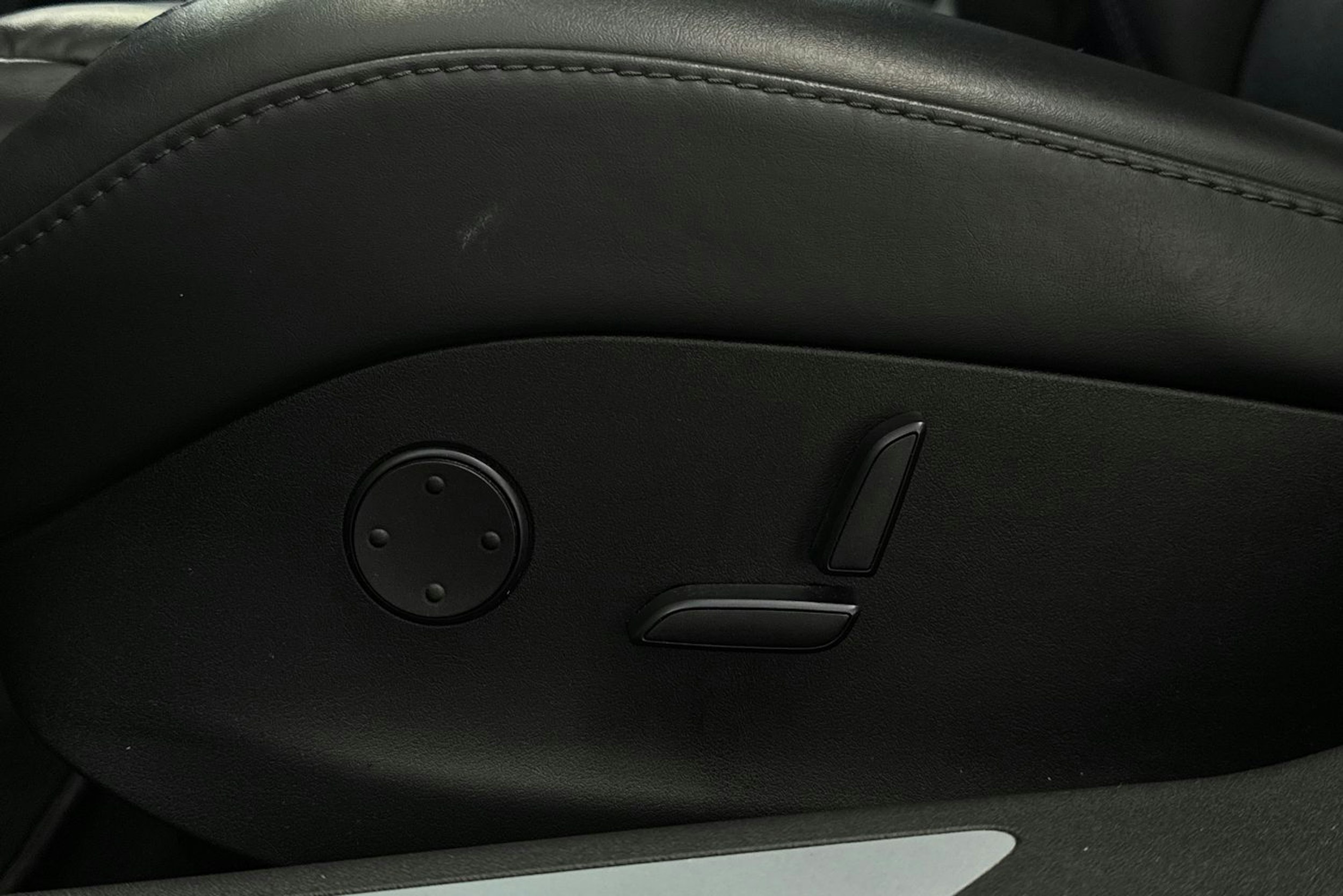 harmaa Tesla Model S 2019 kuva 14.