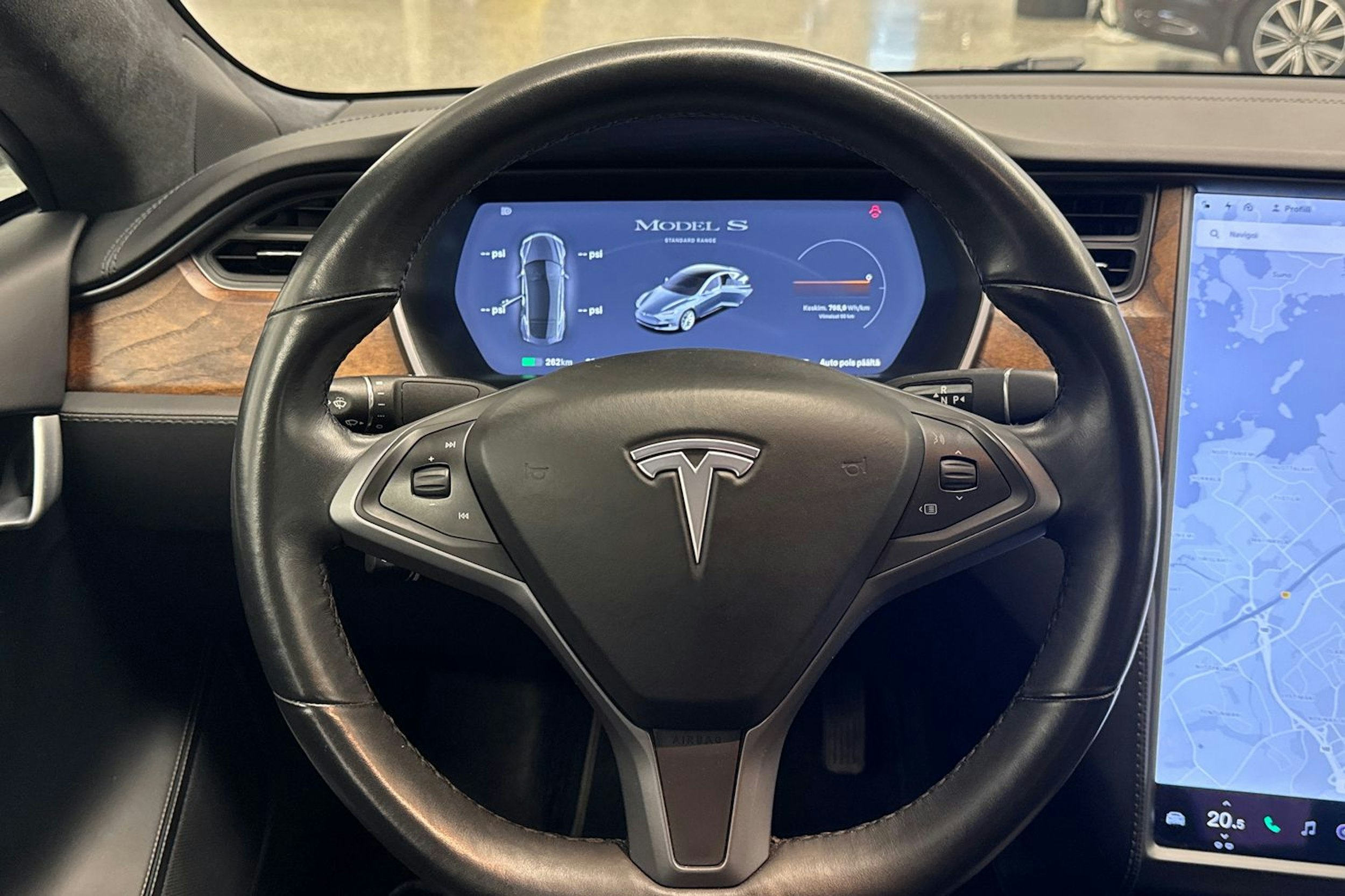 harmaa Tesla Model S 2019 kuva 15.