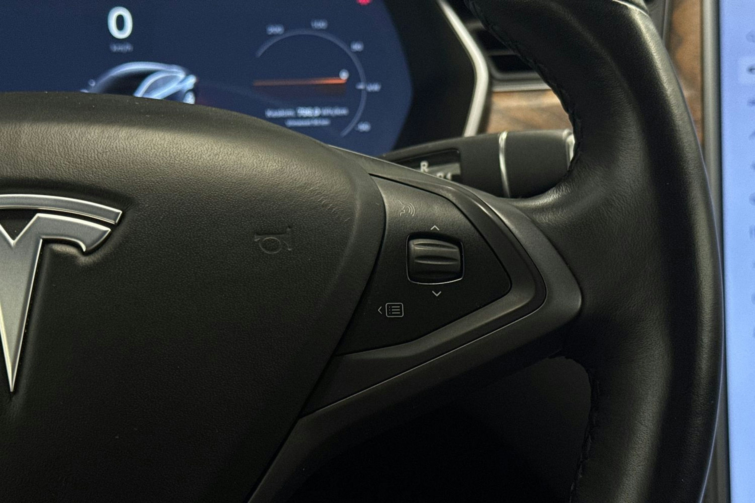 harmaa Tesla Model S 2019 kuva 17.