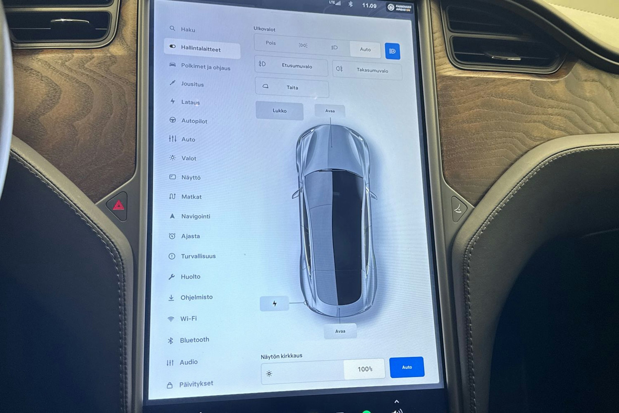 harmaa Tesla Model S 2019 kuva 32.