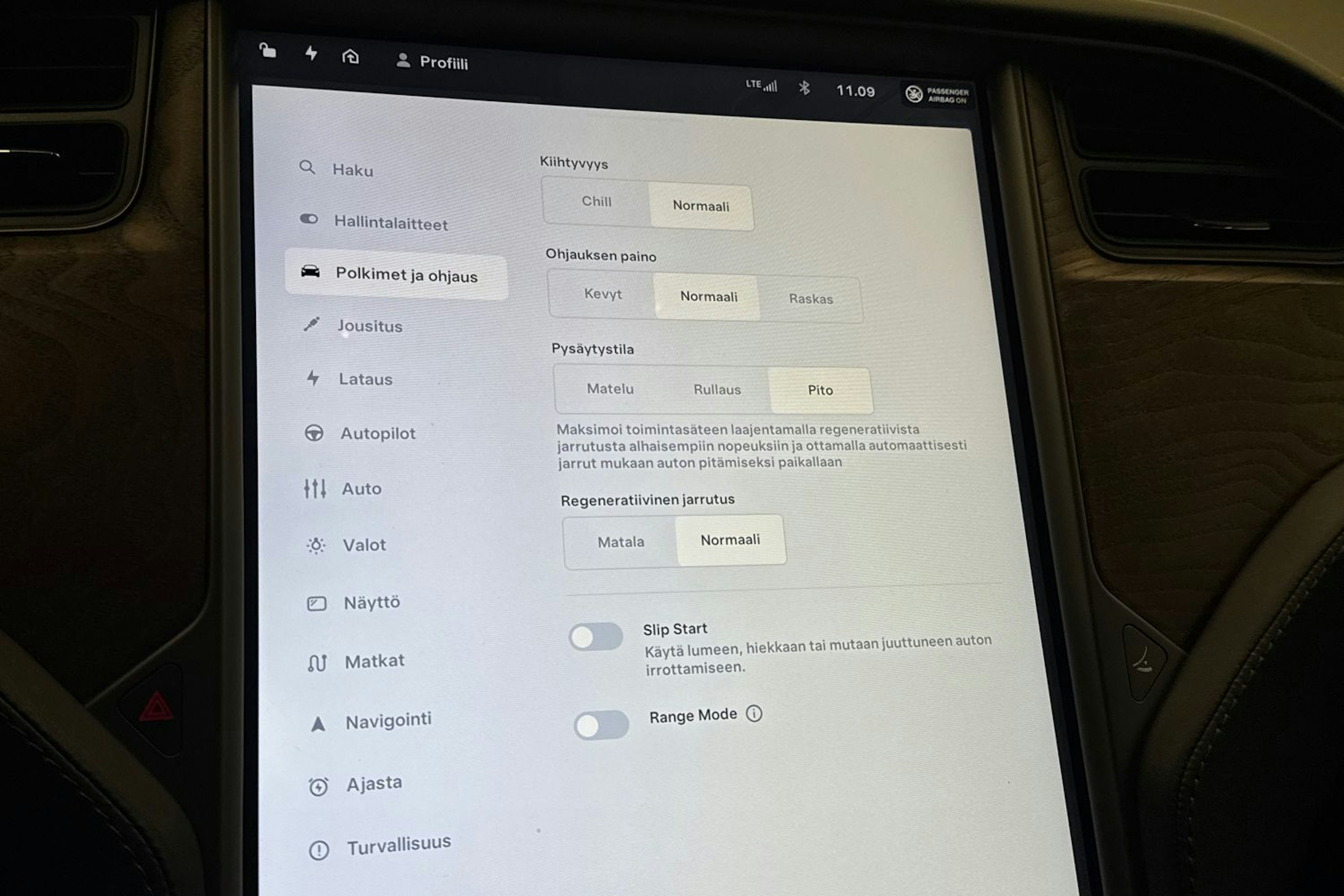 harmaa Tesla Model S 2019 kuva 34.