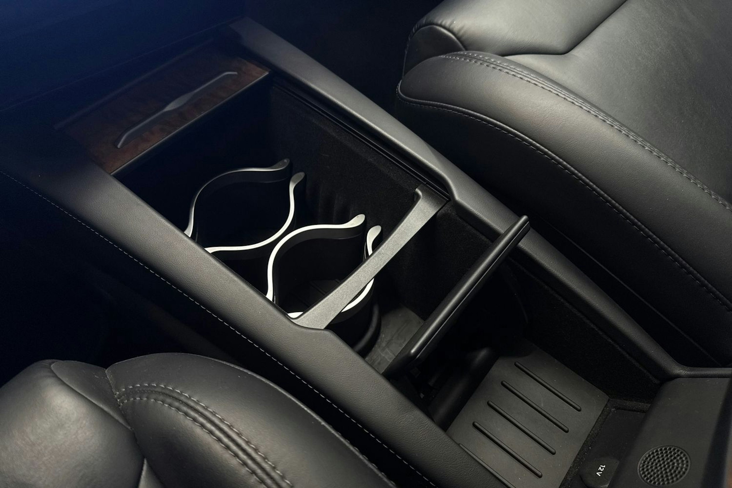 harmaa Tesla Model S 2019 kuva 35.