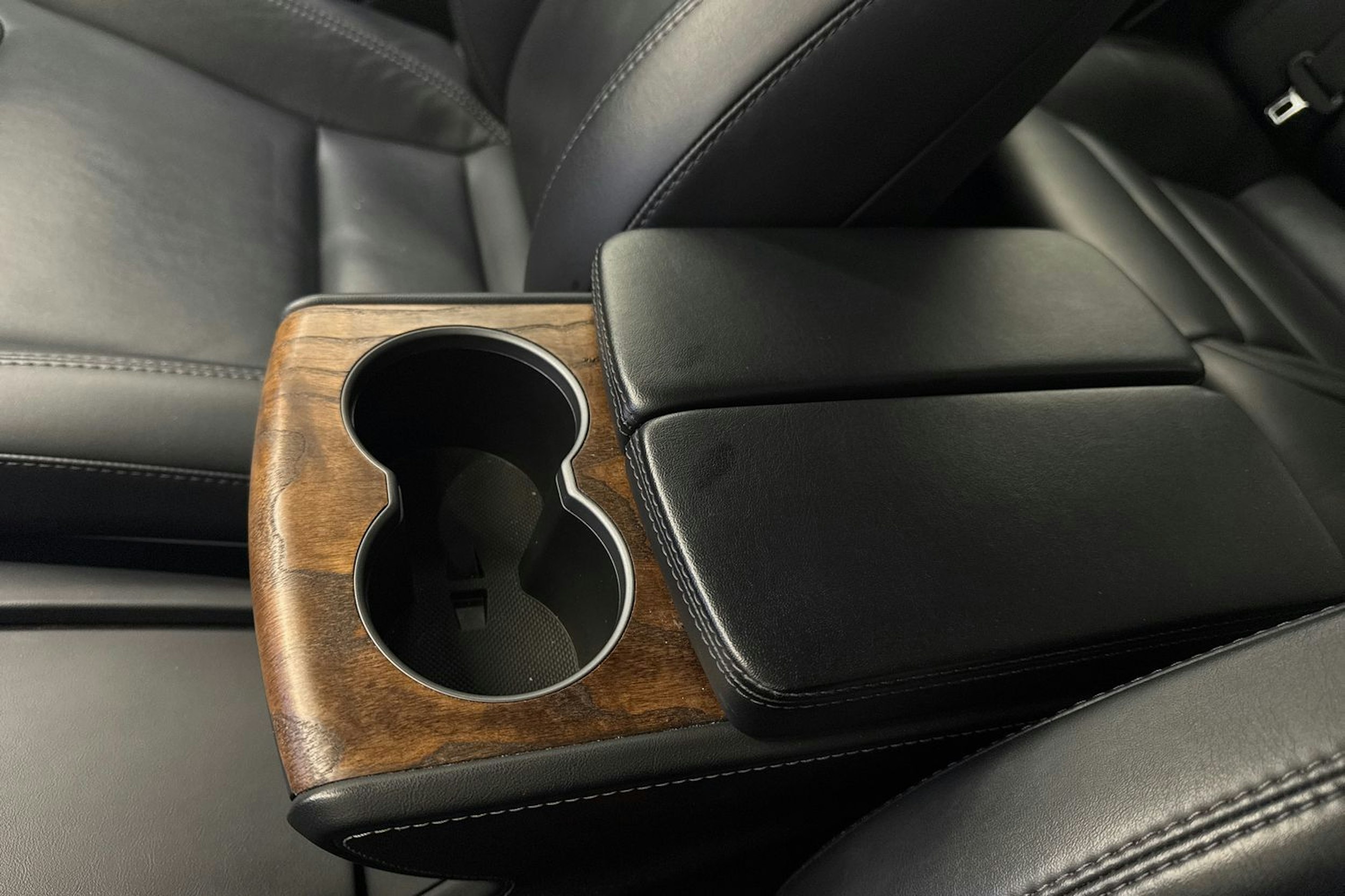 harmaa Tesla Model S 2019 kuva 36.