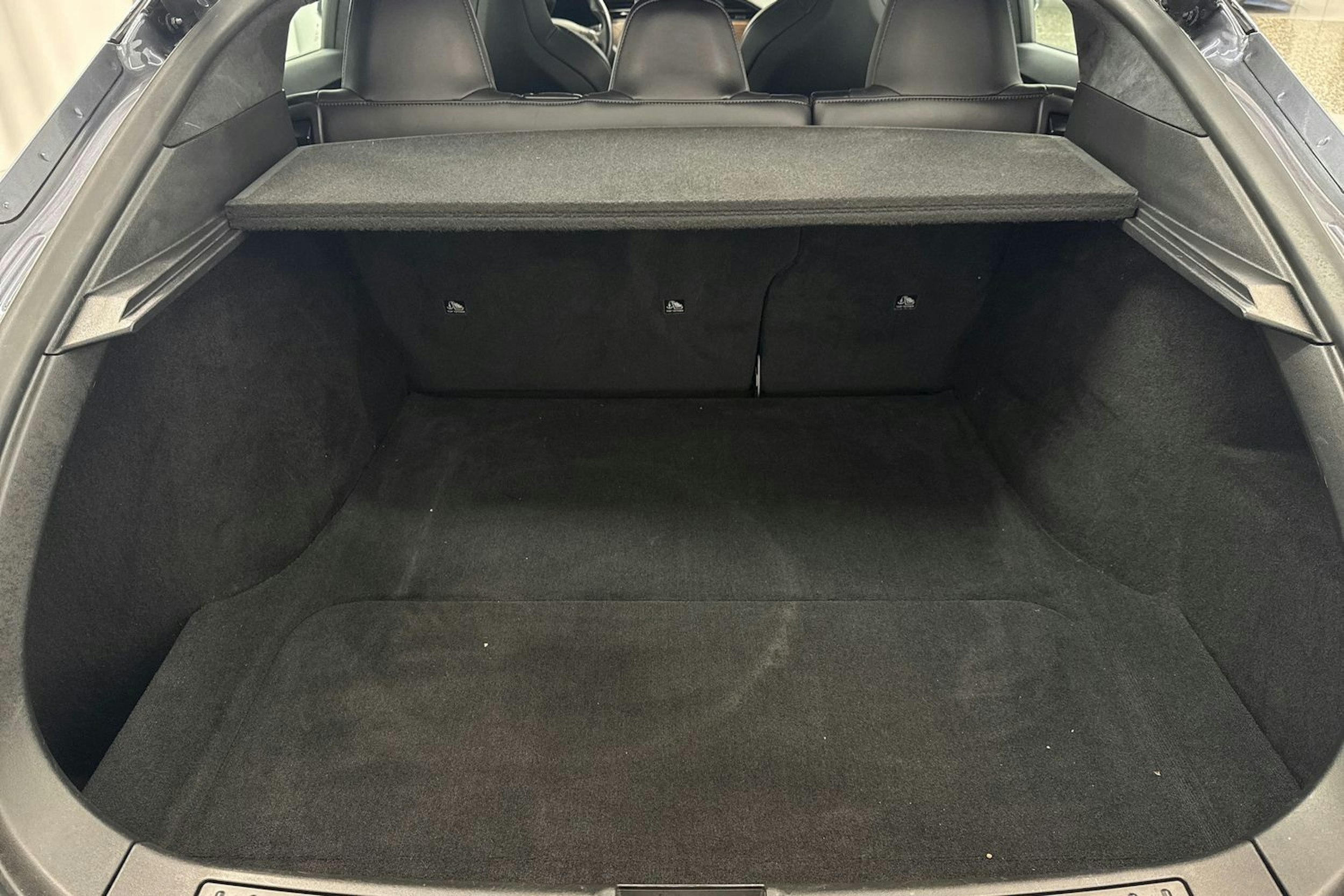 harmaa Tesla Model S 2019 kuva 38.