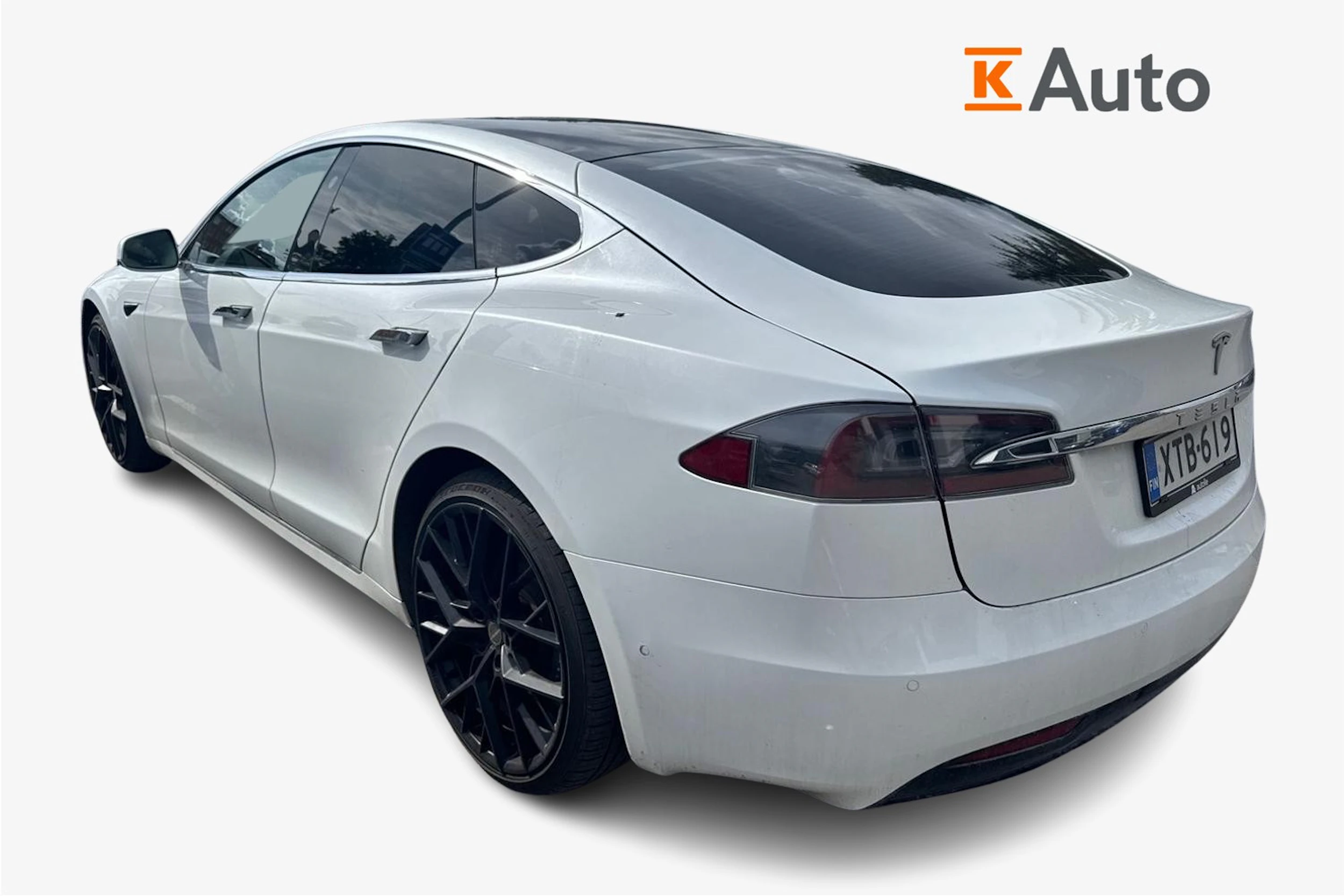 valkoinen Tesla Model S 2020 kuva 2.