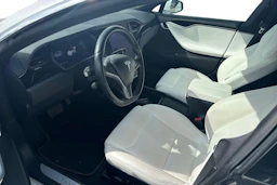 valkoinen Tesla Model S 2020 kuva 3.