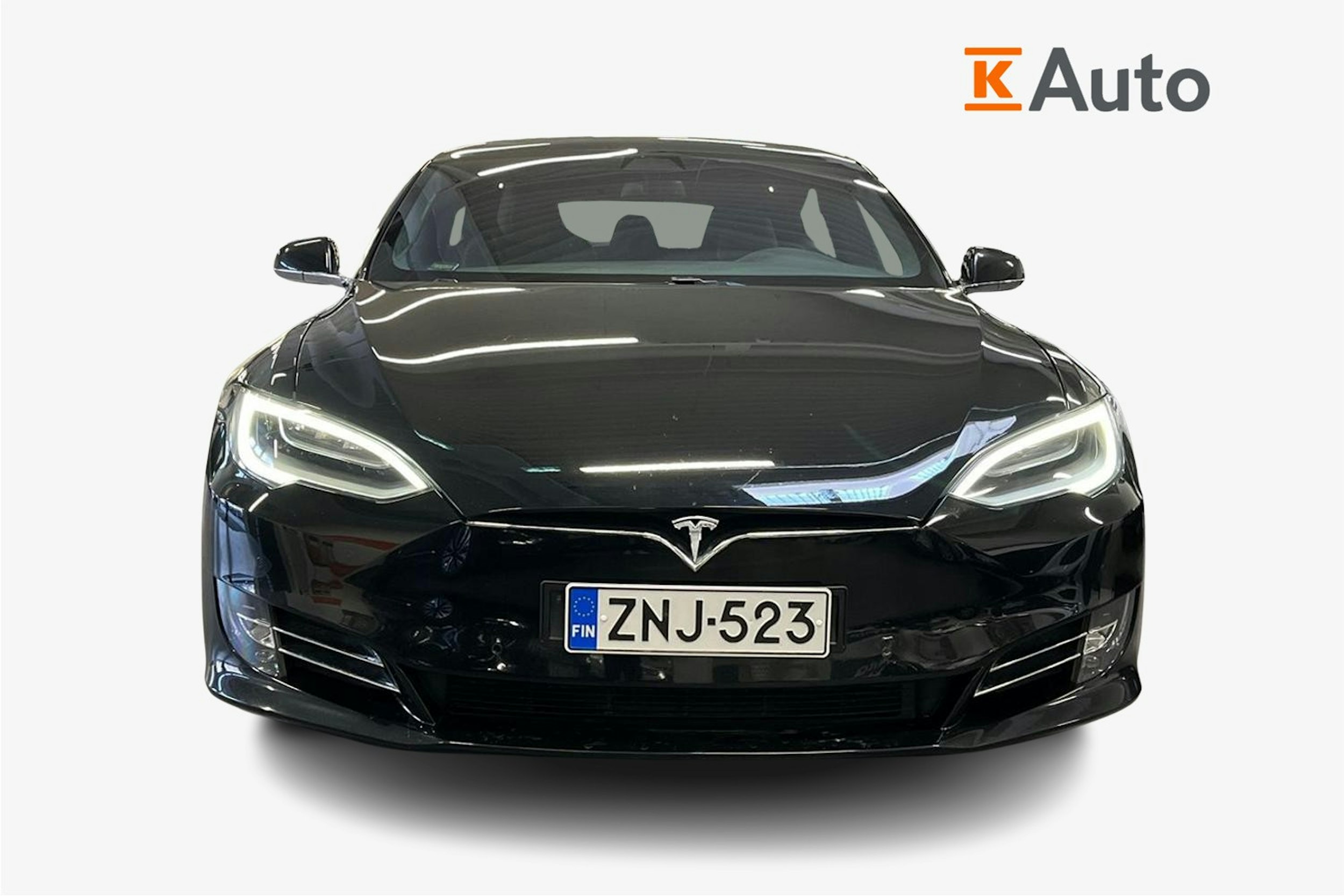 Musta Tesla Model S 2020 kuva 4.