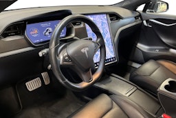 Musta Tesla Model S 2020 kuva 6.