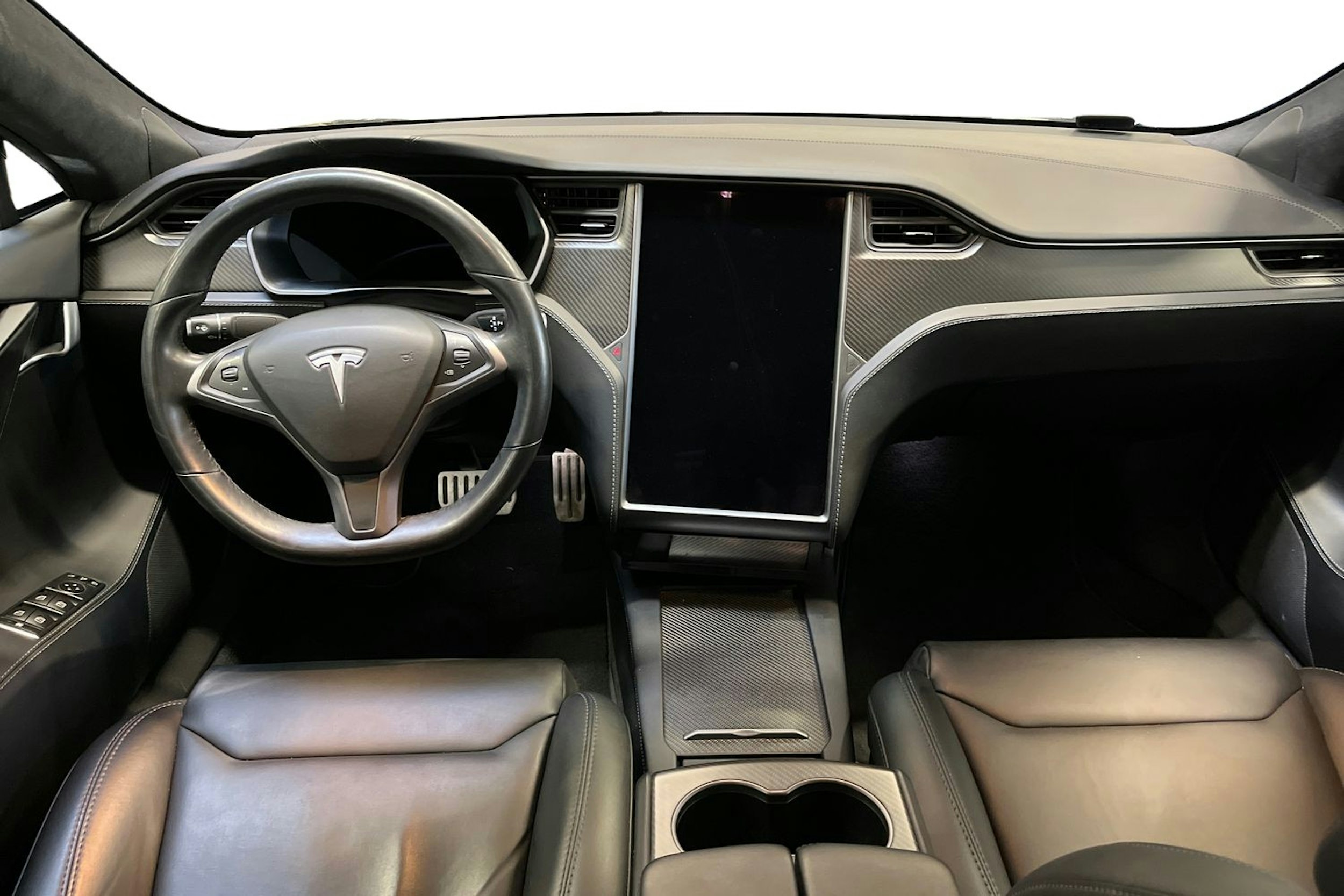 Musta Tesla Model S 2020 kuva 7.