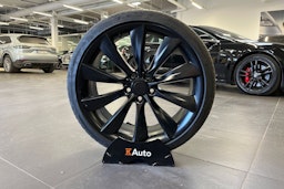 Musta Tesla Model S 2020 kuva 10.