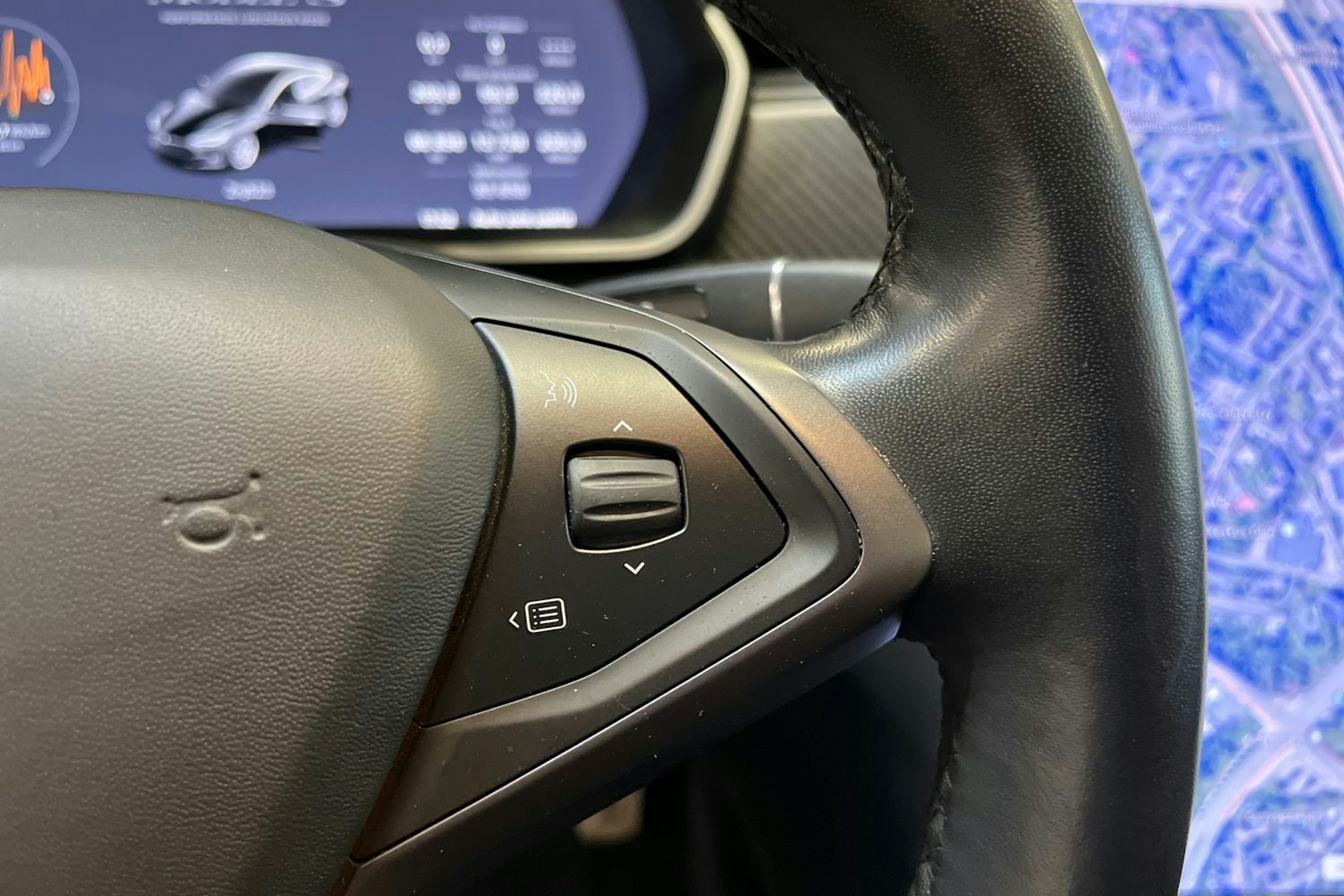 Musta Tesla Model S 2020 kuva 13.