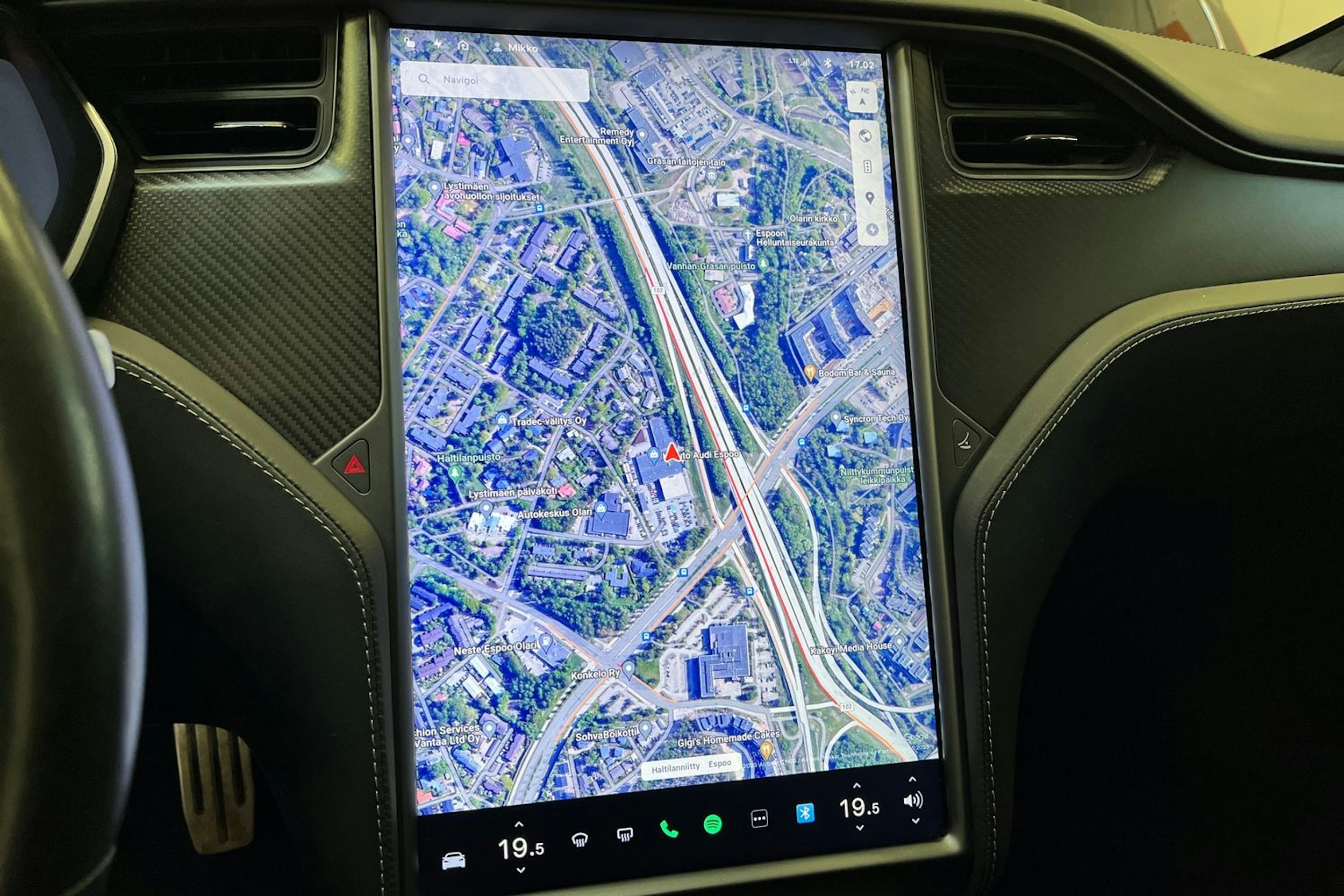 Musta Tesla Model S 2020 kuva 14.