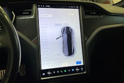 Musta Tesla Model S 2020 kuva 17.