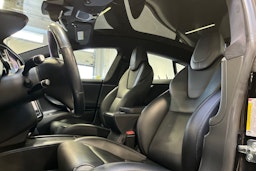 Musta Tesla Model S 2020 kuva 19.