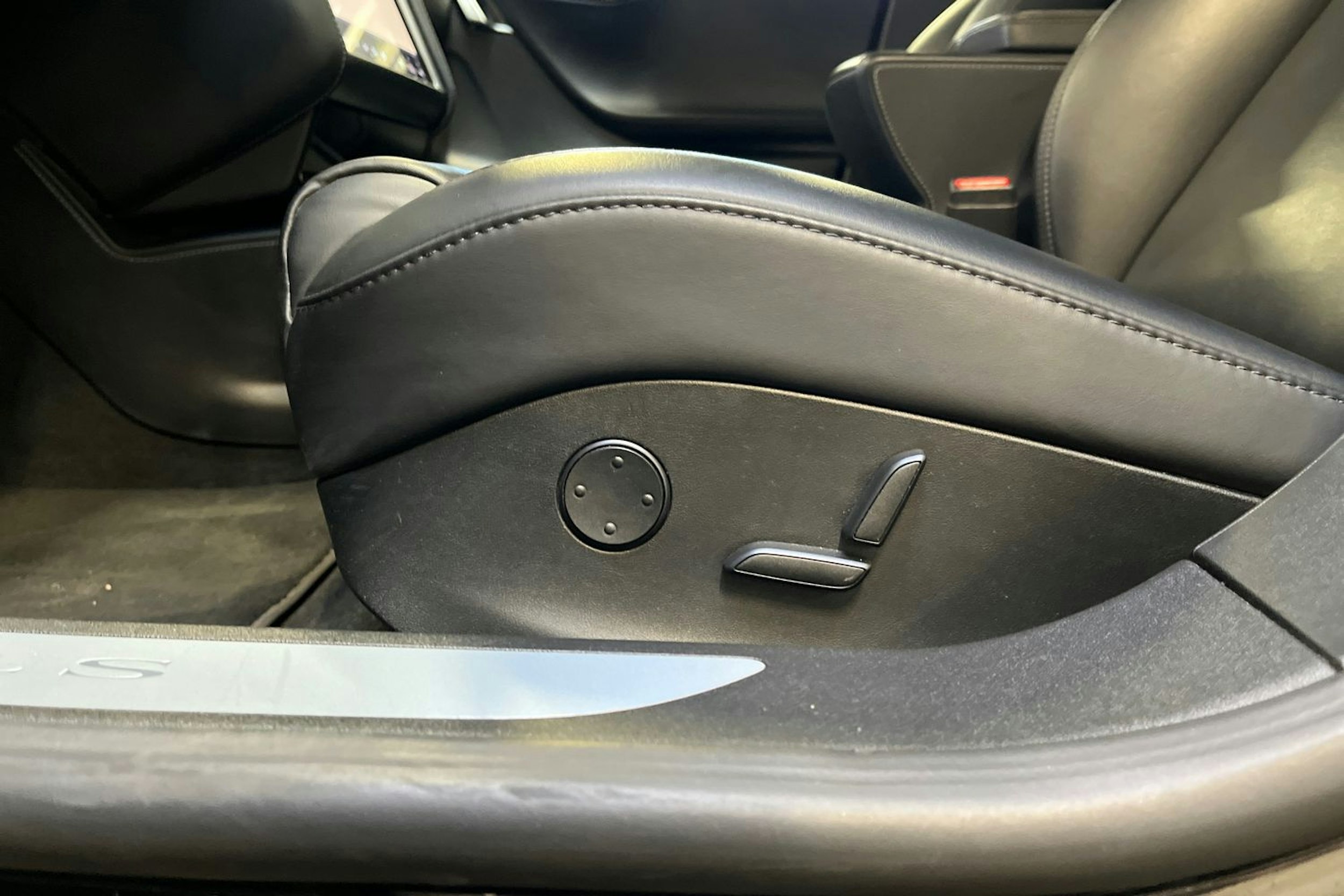 Musta Tesla Model S 2020 kuva 20.