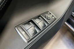 Musta Tesla Model S 2020 kuva 21.