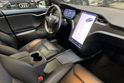 Musta Tesla Model S 2020 kuva 22.