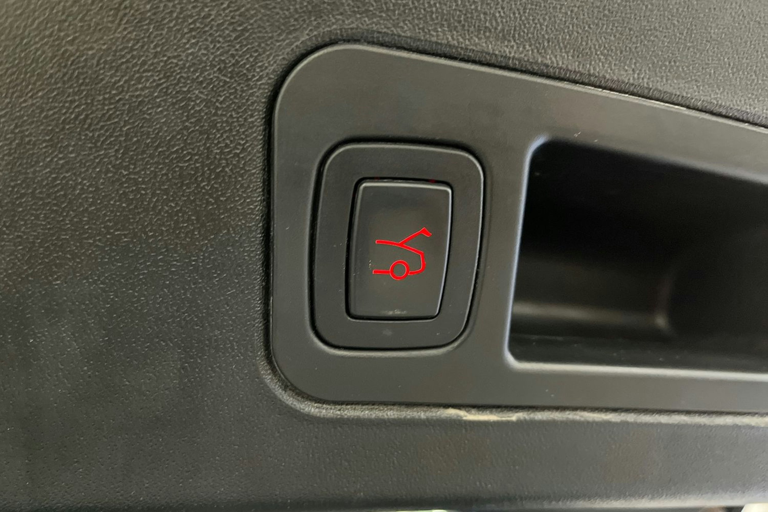 Musta Tesla Model S 2020 kuva 24.