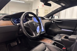 musta Tesla Model S 2021 kuva 6.