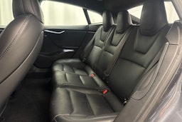 musta Tesla Model S 2021 kuva 8.