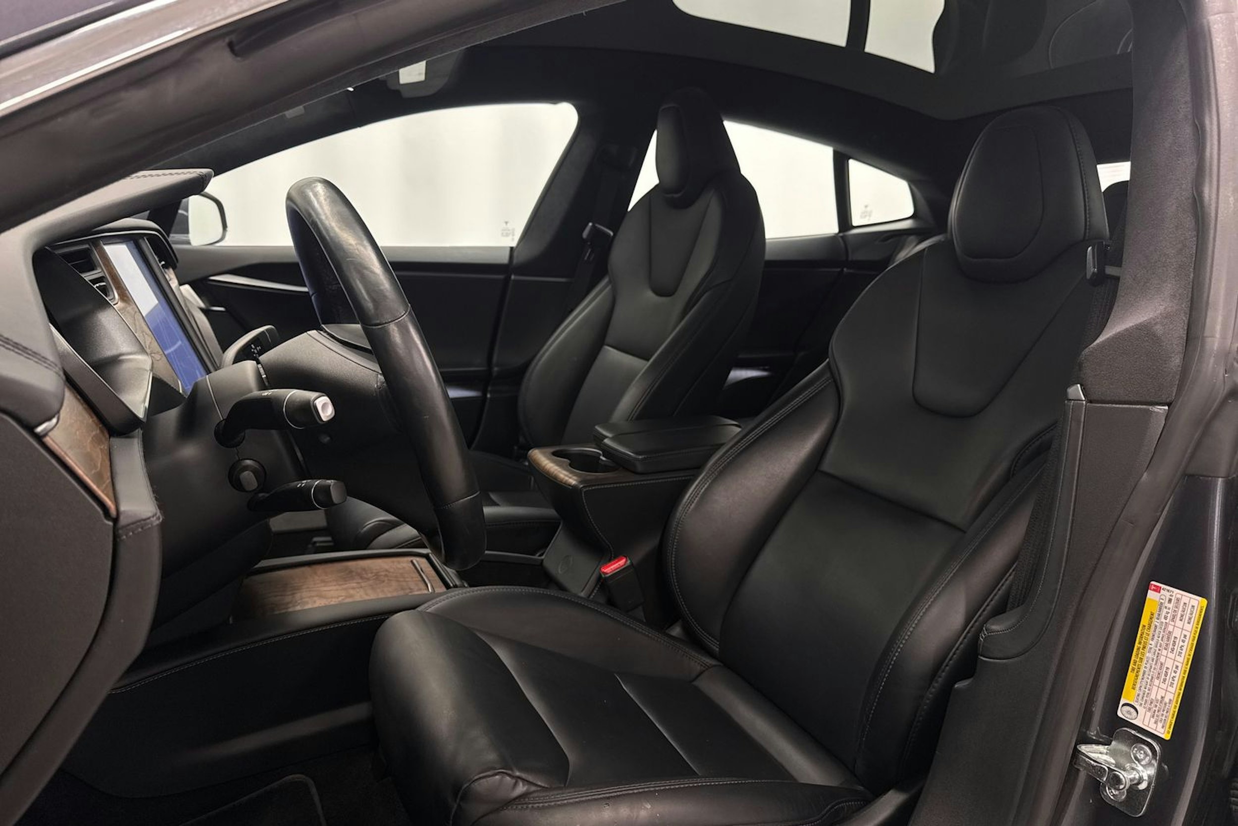 musta Tesla Model S 2021 kuva 9.