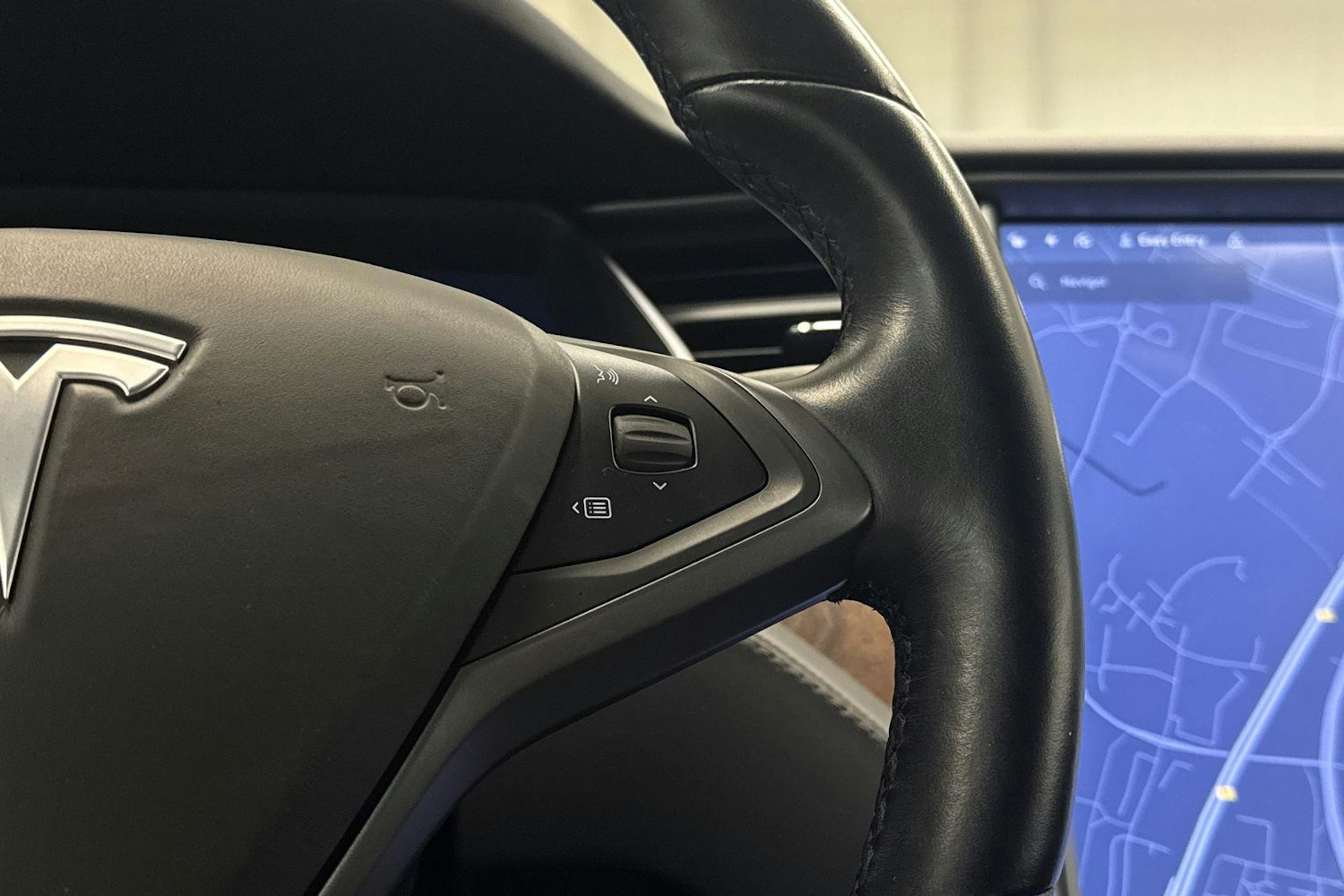 musta Tesla Model S 2021 kuva 13.