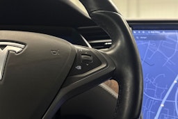 musta Tesla Model S 2021 kuva 13.