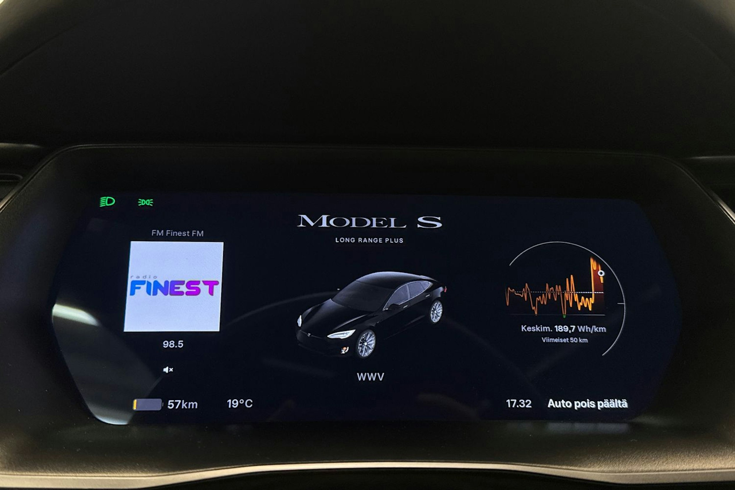 musta Tesla Model S 2021 kuva 14.