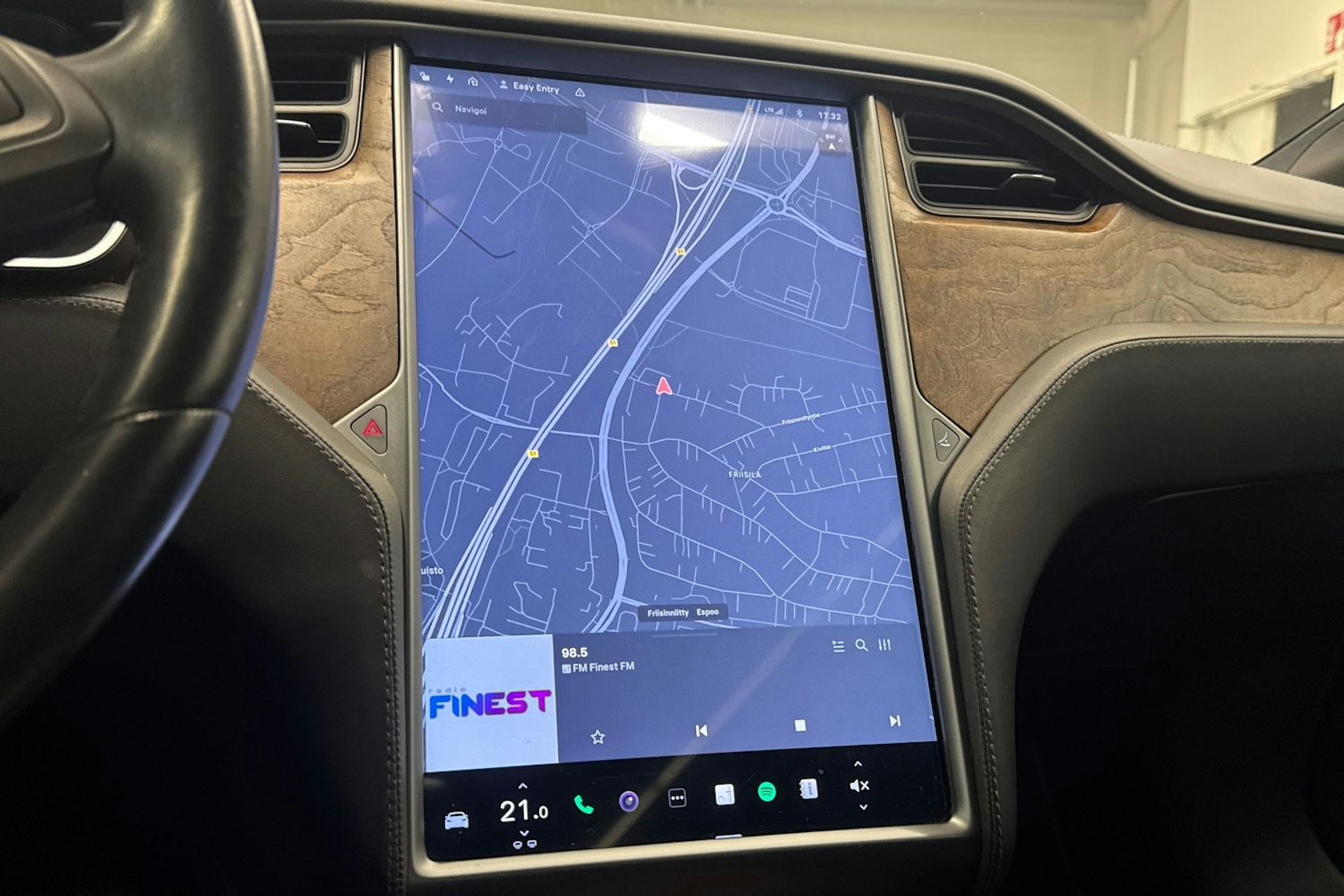 musta Tesla Model S 2021 kuva 15.