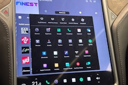 musta Tesla Model S 2021 kuva 17.