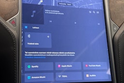 musta Tesla Model S 2021 kuva 18.