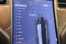 musta Tesla Model S 2021 kuva 19.