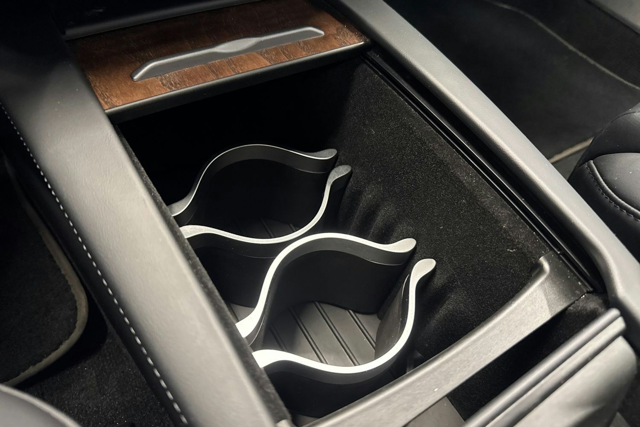 musta Tesla Model S 2021 kuva 28.