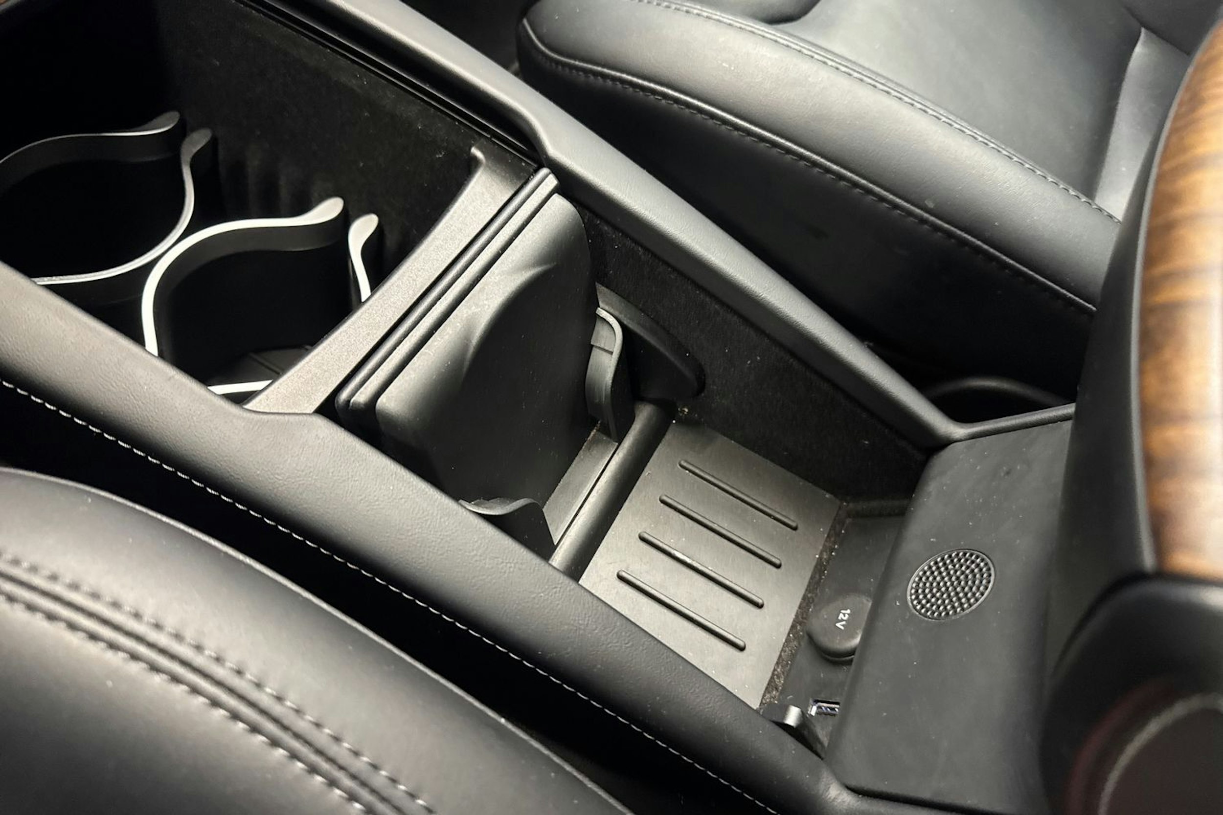 musta Tesla Model S 2021 kuva 29.