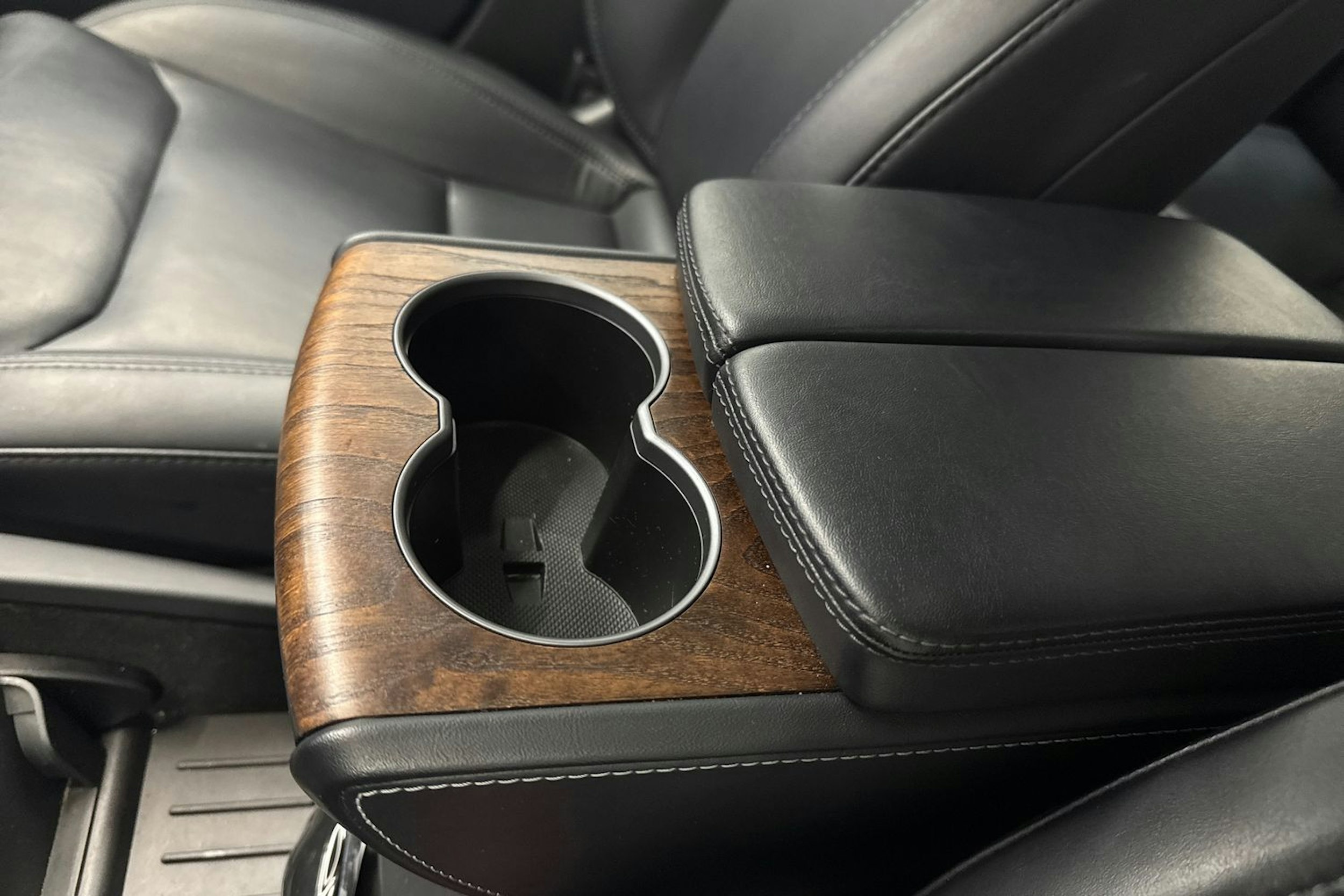 musta Tesla Model S 2021 kuva 30.