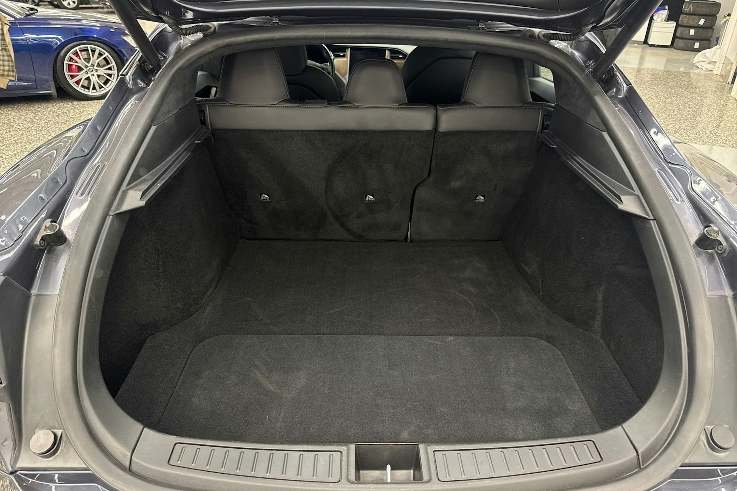 musta Tesla Model S 2021 kuva 31.