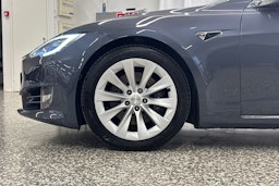 musta Tesla Model S 2021 kuva 33.