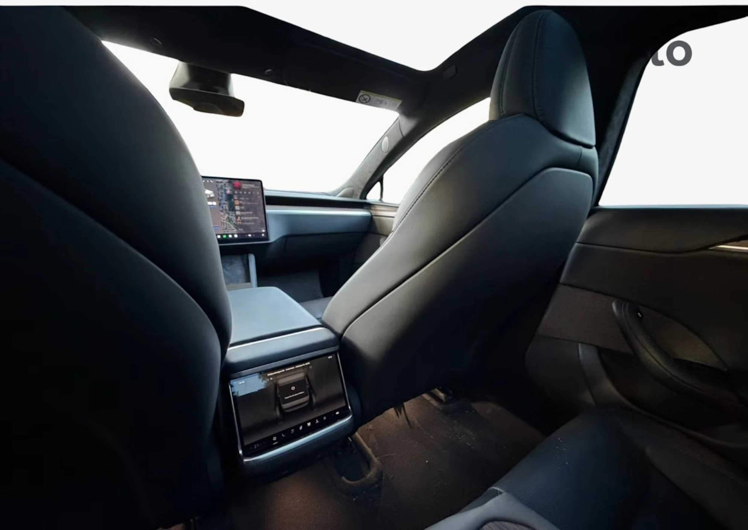 harmaa Tesla Model S 2023 kuva 7.