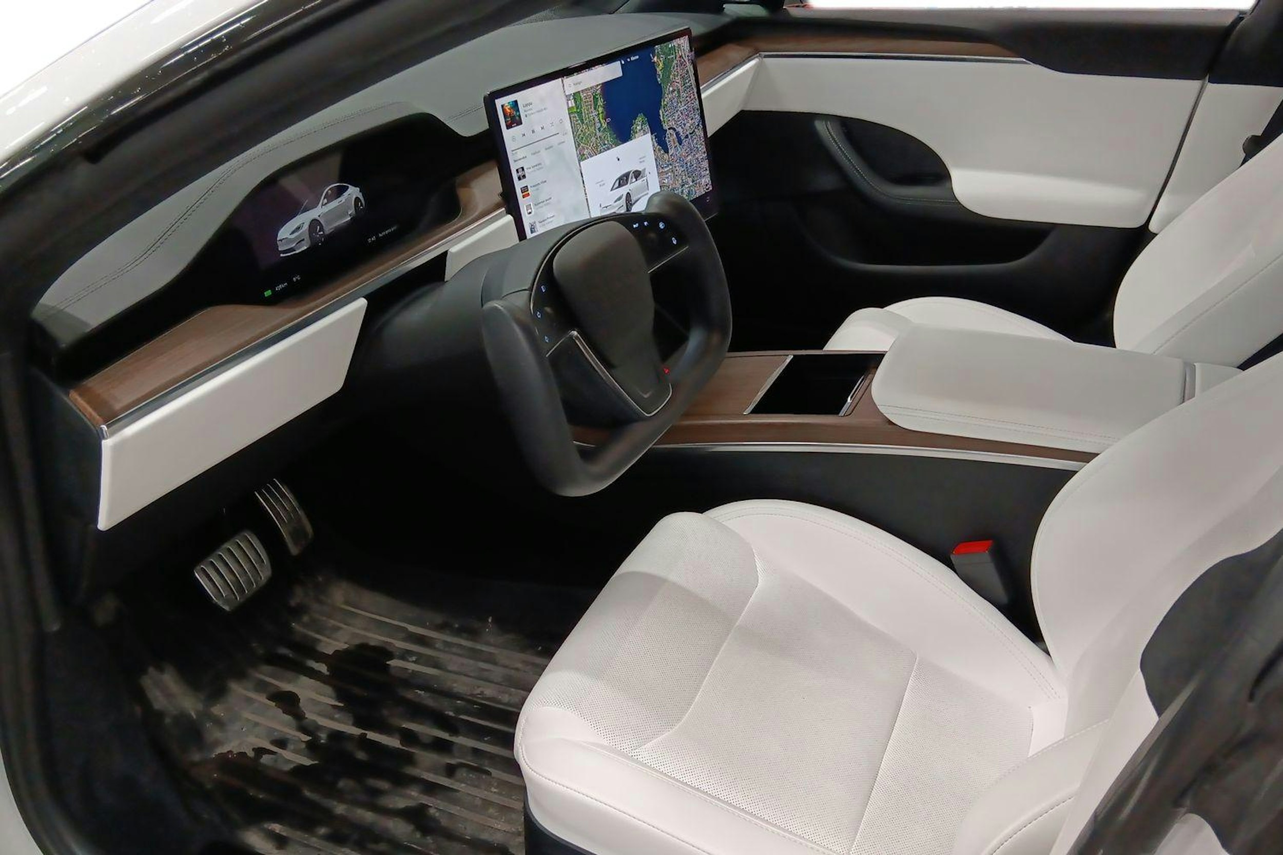 Valkoinen Tesla Model S 2023 kuva 3.