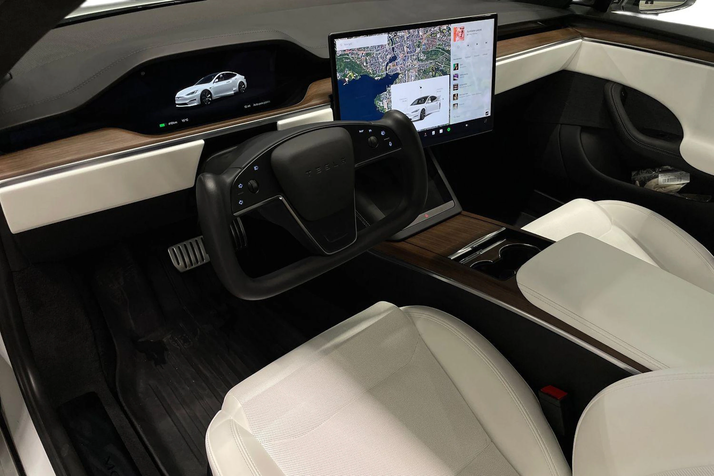 Valkoinen Tesla Model S 2023 kuva 6.