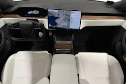 Valkoinen Tesla Model S 2023 kuva 7.