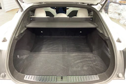 Valkoinen Tesla Model S 2023 kuva 11.