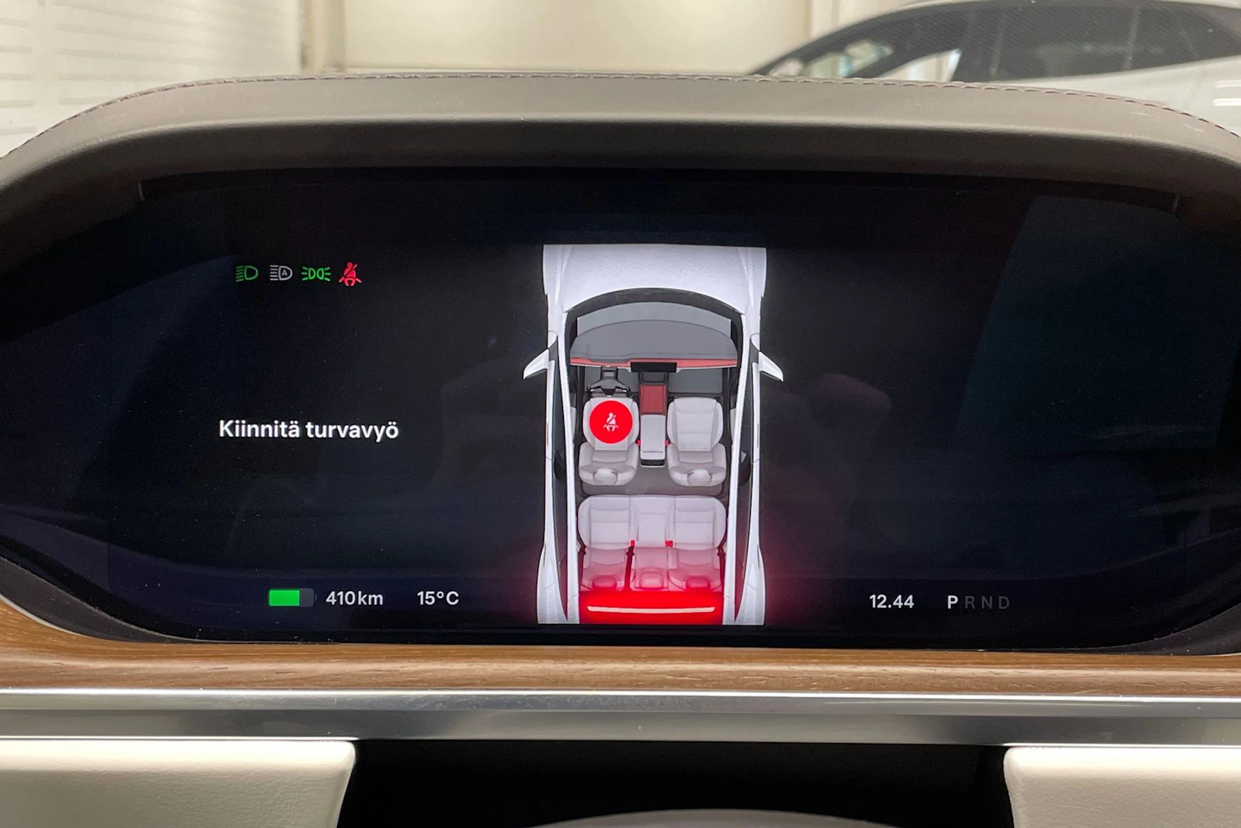 Valkoinen Tesla Model S 2023 kuva 12.