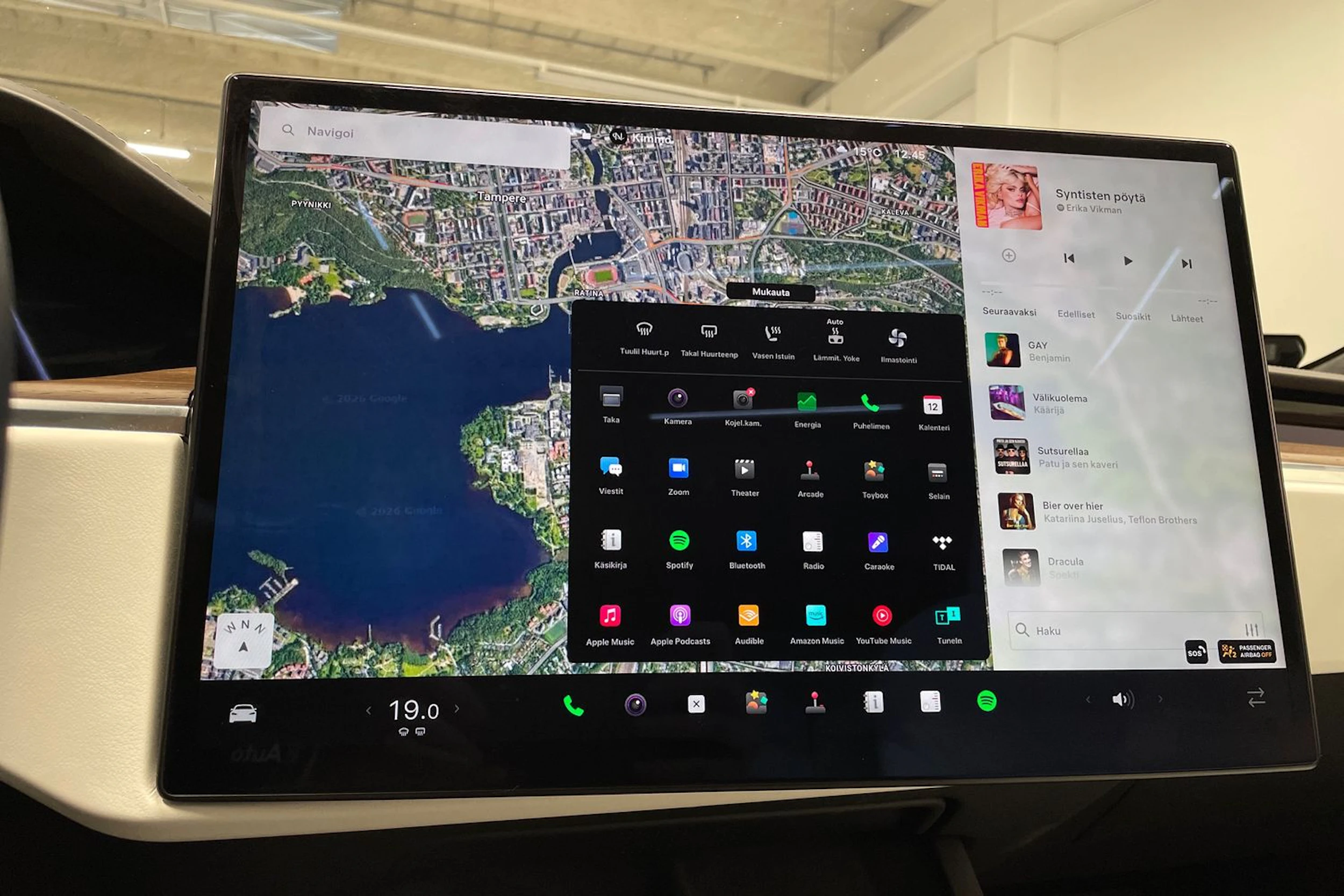 Valkoinen Tesla Model S 2023 kuva 14.