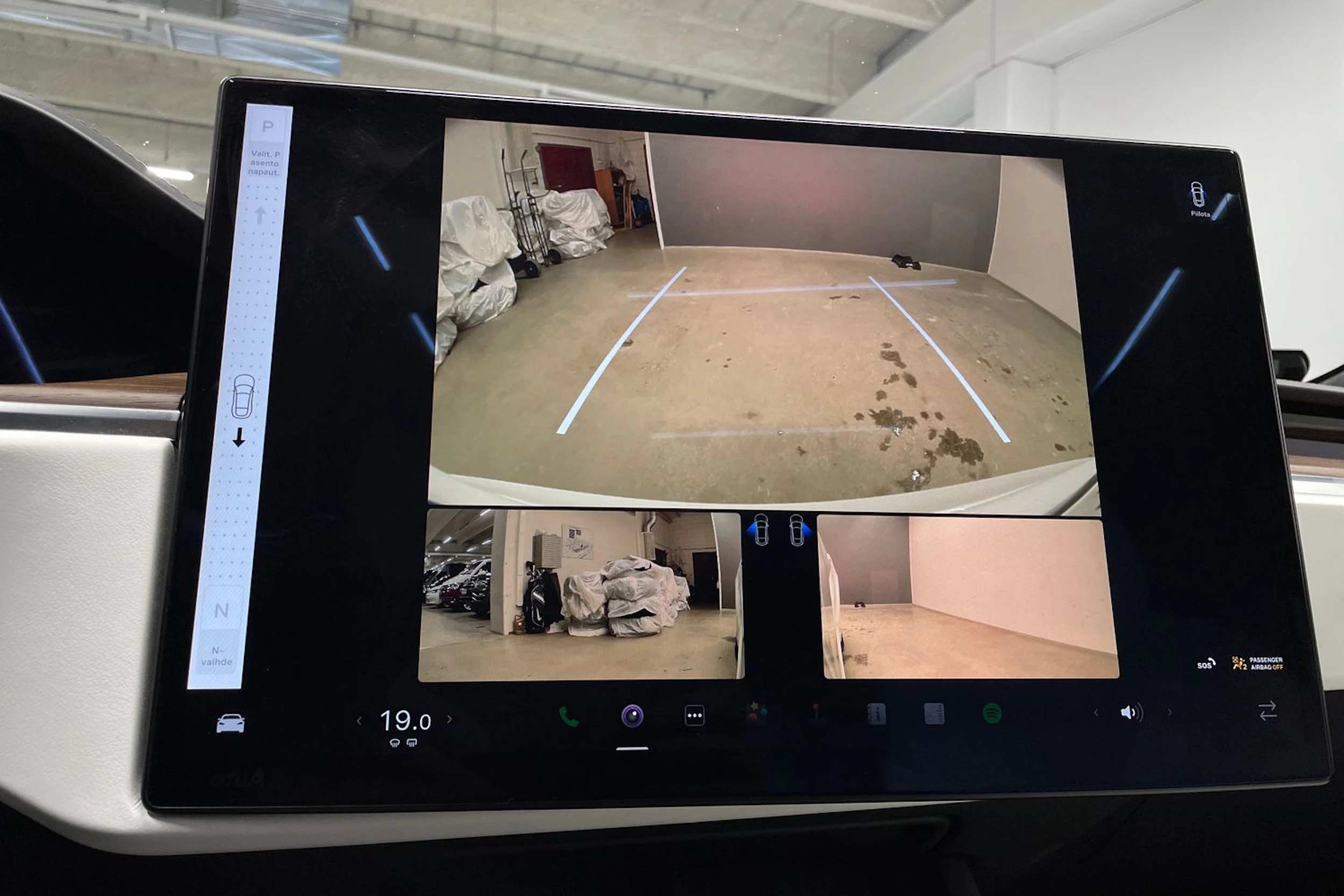 Valkoinen Tesla Model S 2023 kuva 17.