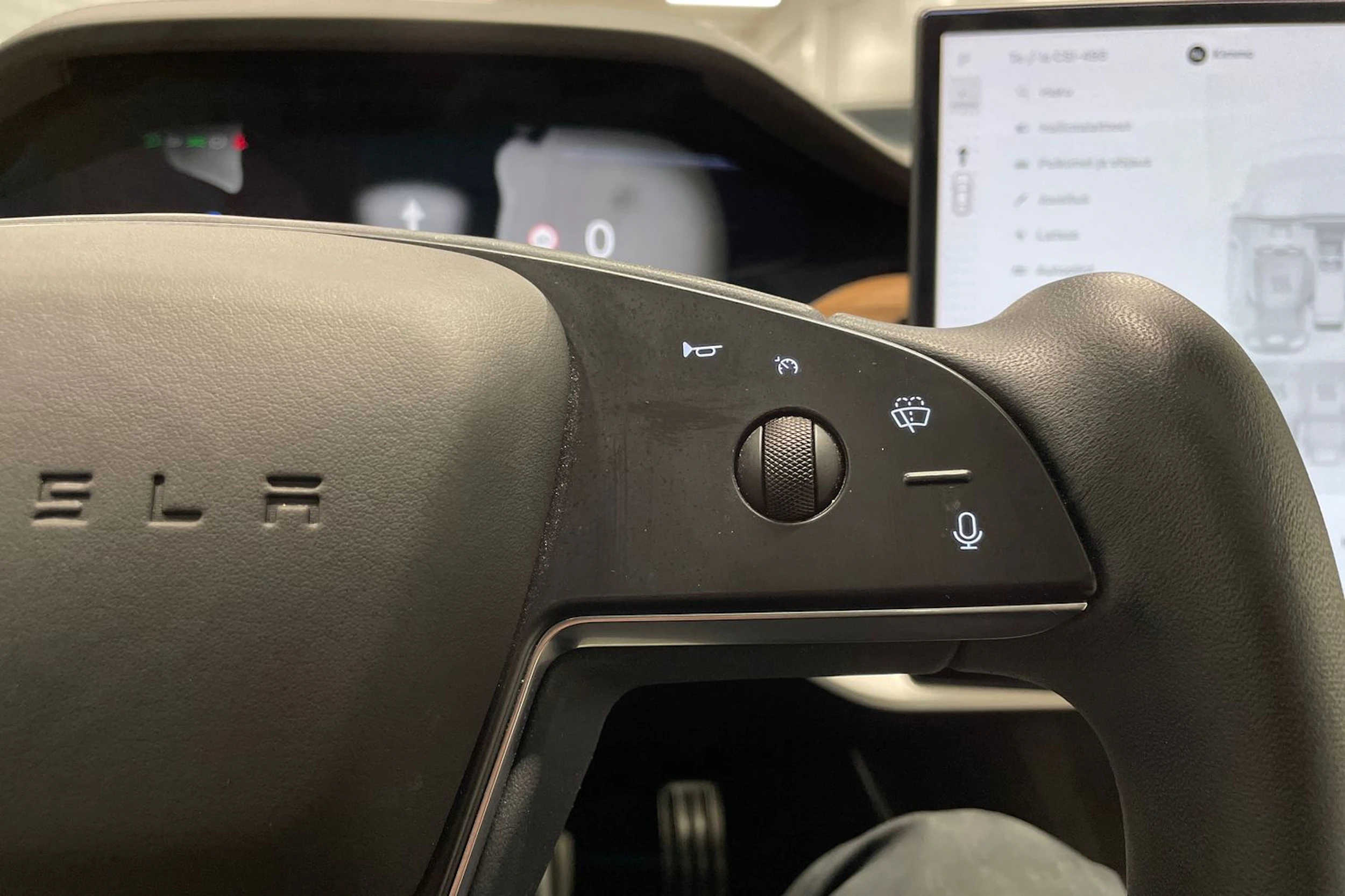 Valkoinen Tesla Model S 2023 kuva 20.