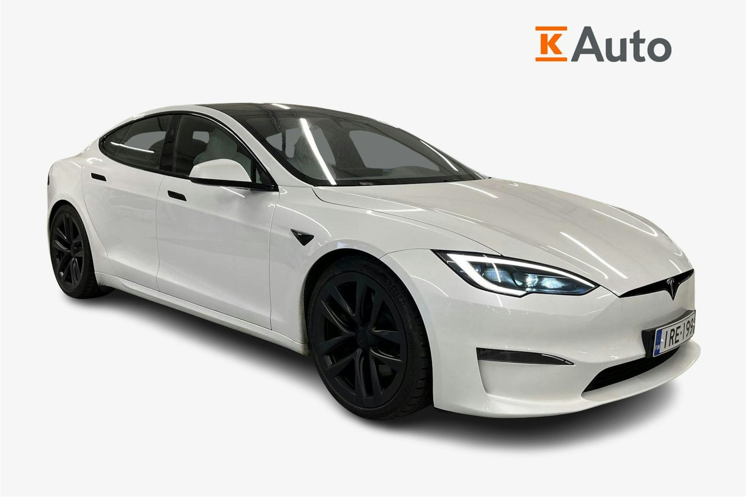 valkoinen Tesla Model S 2023 kuva 1.