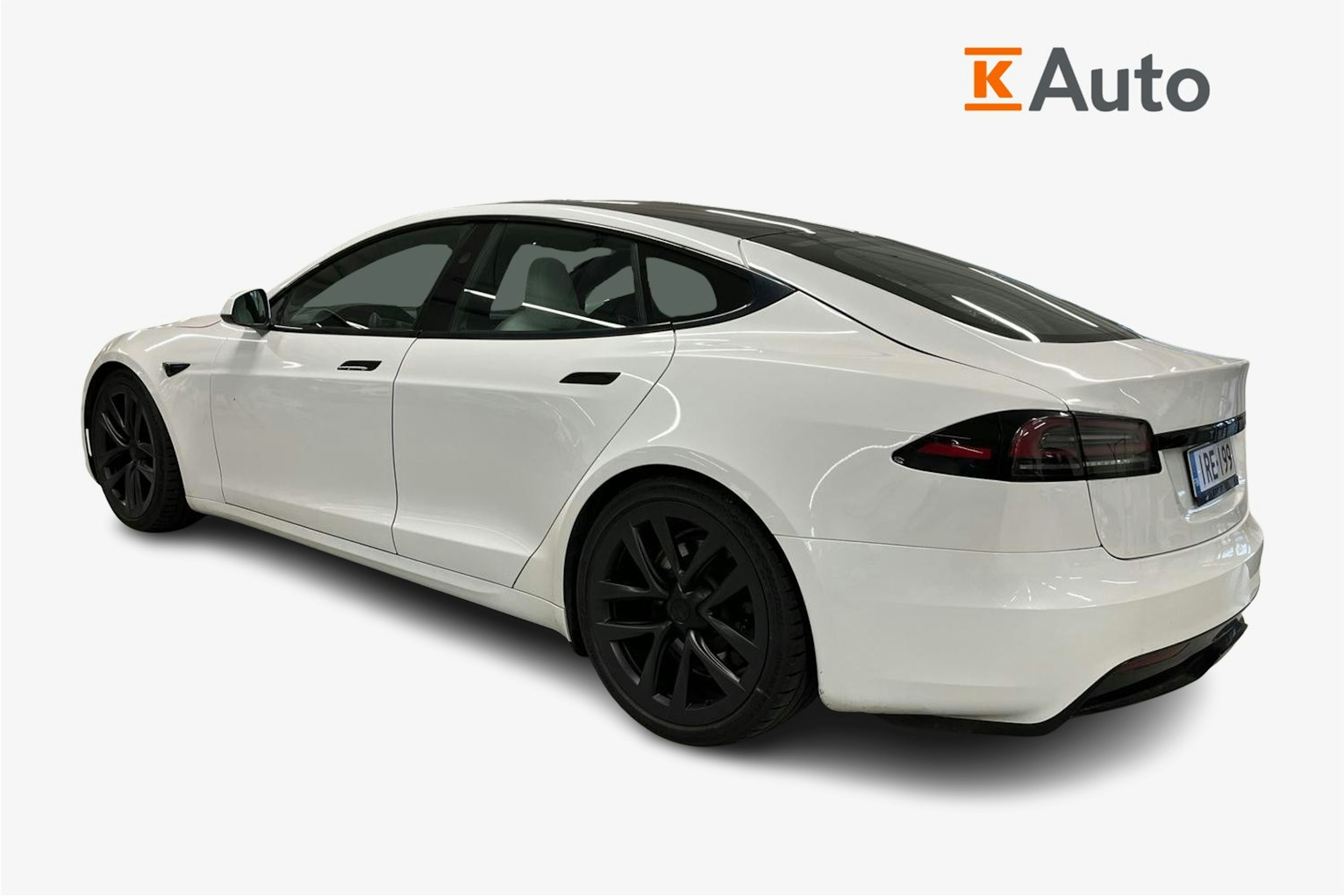 valkoinen Tesla Model S 2023 kuva 2.