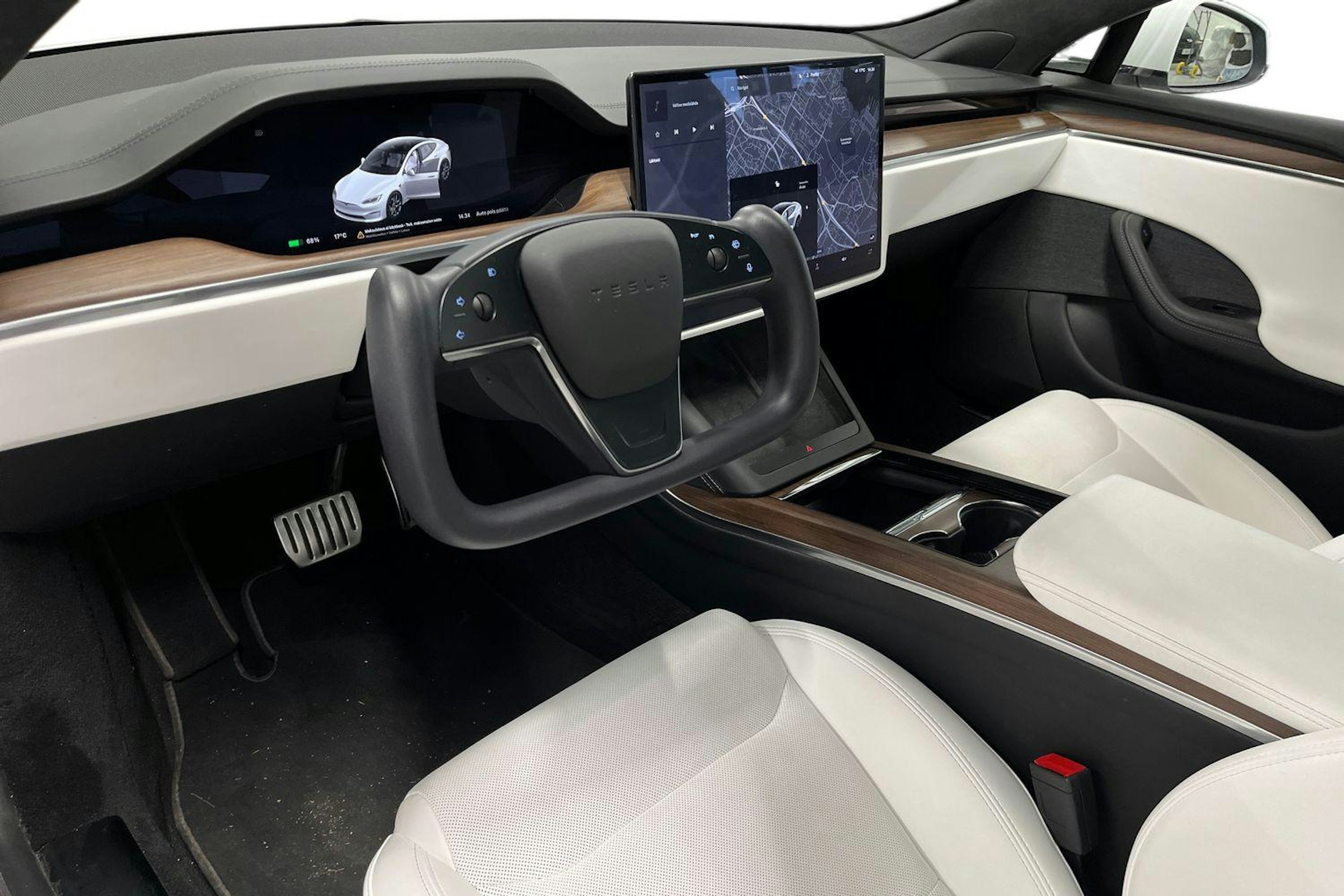 valkoinen Tesla Model S 2023 kuva 3.
